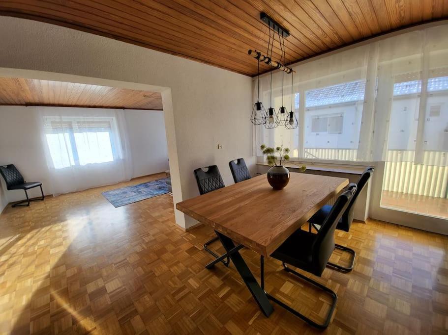 Zentrale, Helle Ferienwohnung كْرايلتْسهايم المظهر الخارجي الصورة